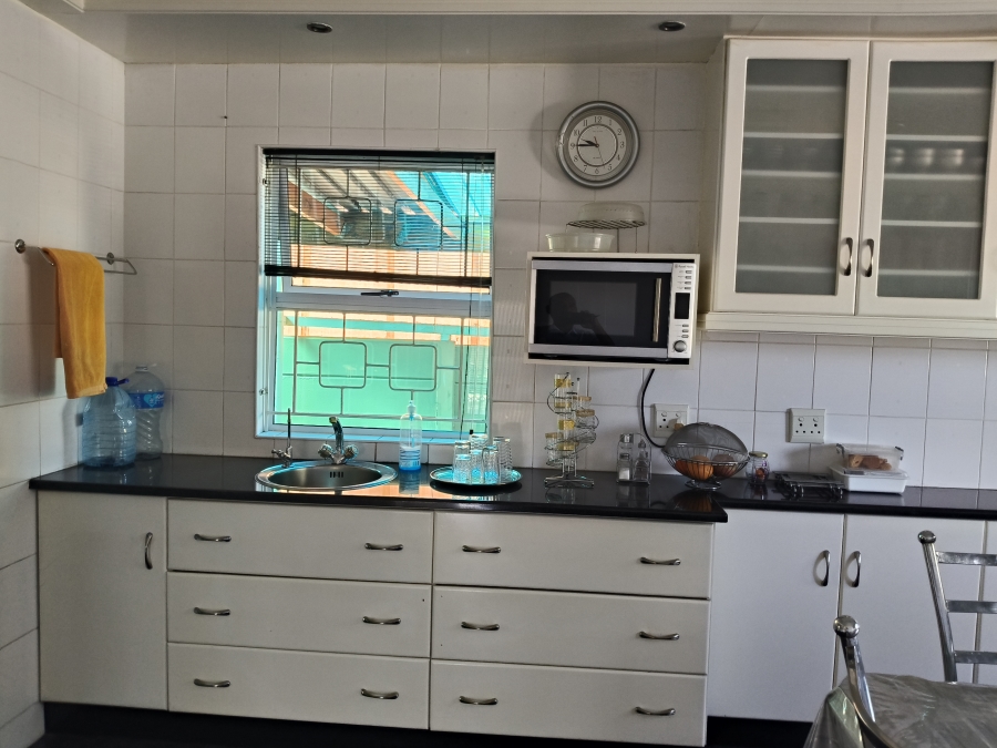 5 Bedroom Property for Sale in Cravenby Western Cape